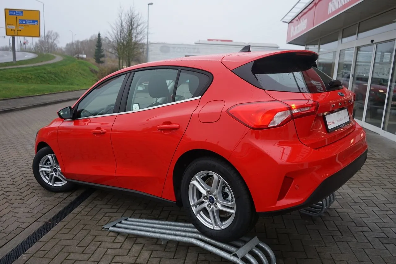 Ford Focus 1.0 EB Navi Sitzheizung LED  Image 2